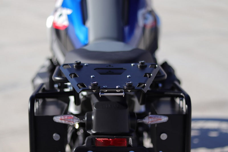 トップケース取り付けプレート