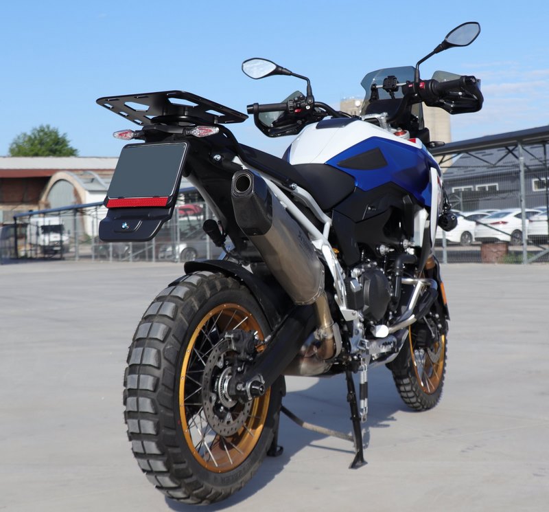 リアおよび荷物ラック