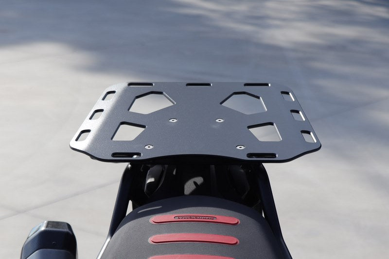 リアおよび荷物ラック