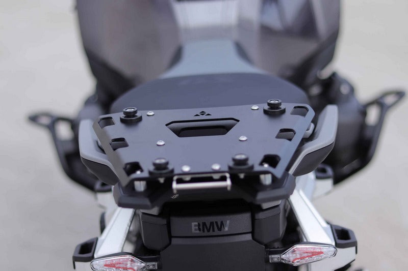 トップケース取り付けプレート