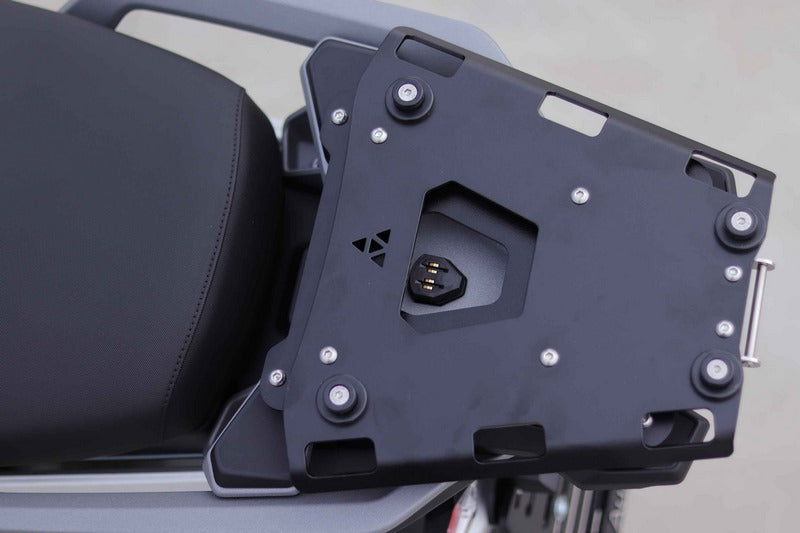 トップケース取り付けプレート