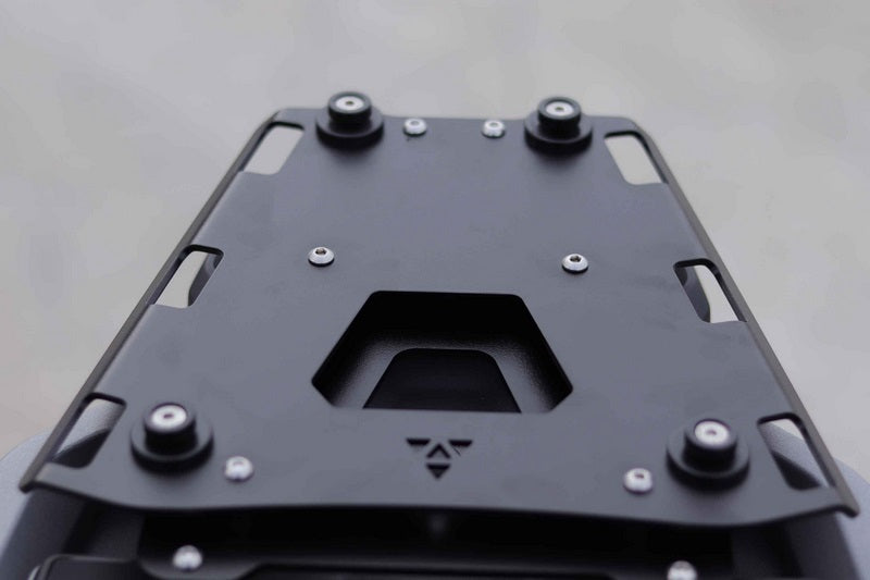 トップケース取り付けプレート