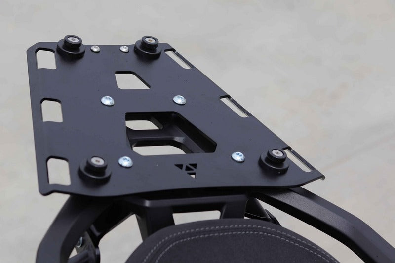 トップケース取り付けプレート