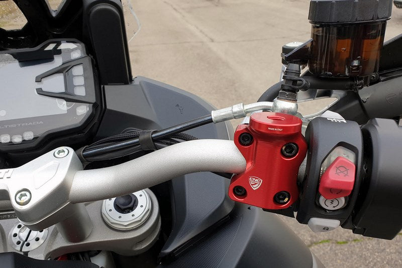 CNC Racing / シーエヌシーレーシング Clamp right side Ducati Multistrada | CV019