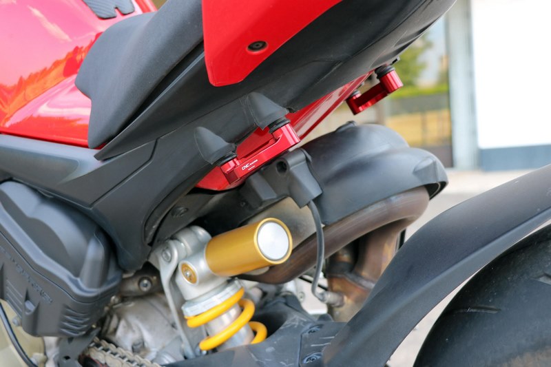 CNC Racing / シーエヌシーレーシング Rear footrest blanking plates Ducati Panigale/Streetfighter V4 | PET52