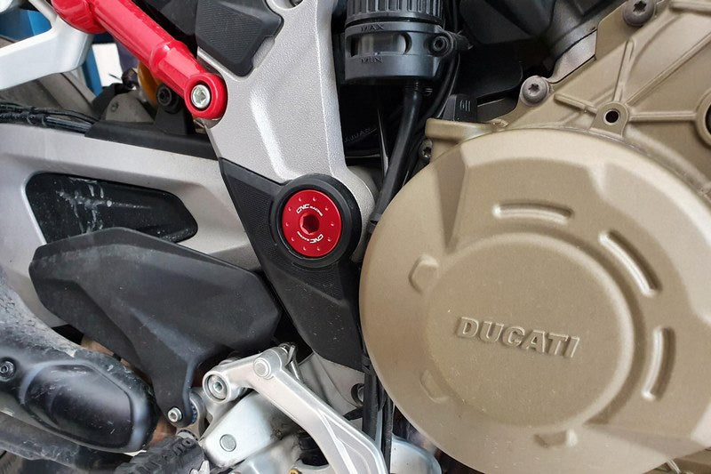 CNC Racing / シーエヌシーレーシング Central bolt kit for OEM rearsets Ducati Multistrada V4 | PEV05