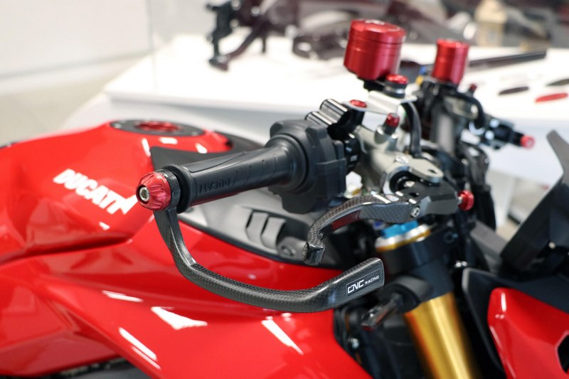 CNC Racing Brake-Guard Carbon Race - Protection front brake lever matt carbon | PL150Y