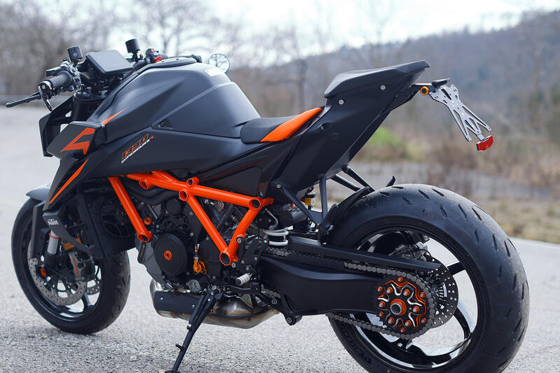 調整可能なナンバープレートホルダーキット  ブラック