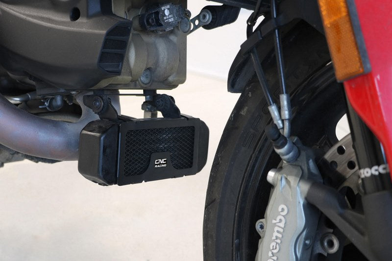 CNC Racing / シーエヌシーレーシング Radiator Guard Oil Ducati Hypermotard 939/950 | RA065