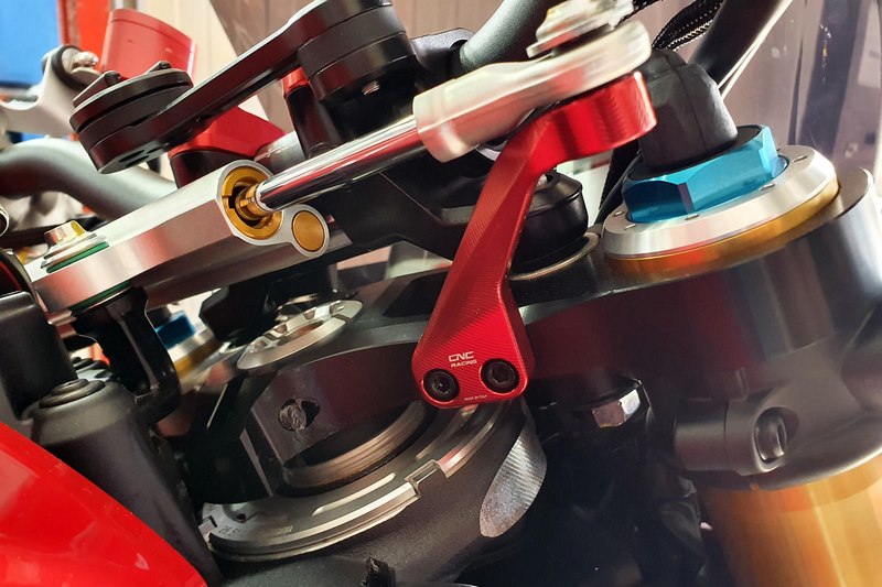 CNC Racing / シーエヌシーレーシング Steering damper bracket Ducati Streetfighter V4 | SDA02