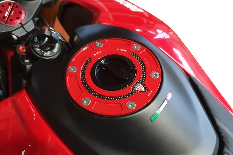 CNC Racing Fuel tank cap - flange Carbon | TSB05