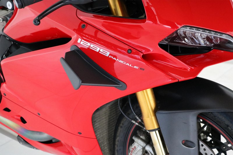 CNC Racing GP Winglets Ducati Panigale V-Twin - Carbon fiber | ZW001