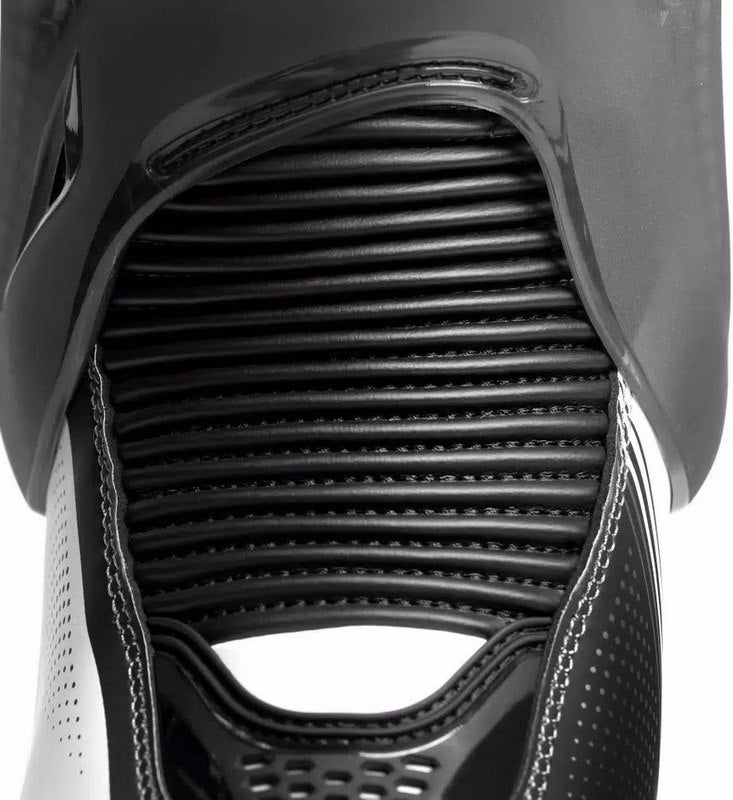 Dainese / ダイネーゼ TORQUE 4 S ブーツ ブラック/ホワイト | 2017900117-622