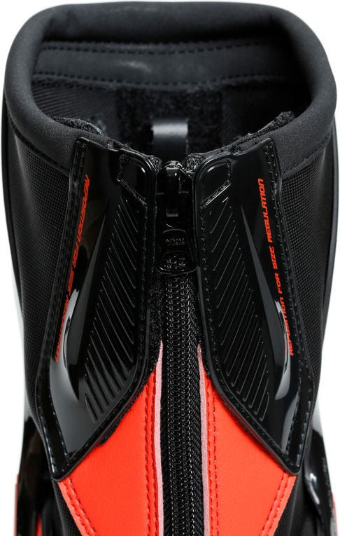 Dainese / ダイネーゼ TORQUE 3 OUT ブーツ ブラック/フルオレッド | 201795227-628