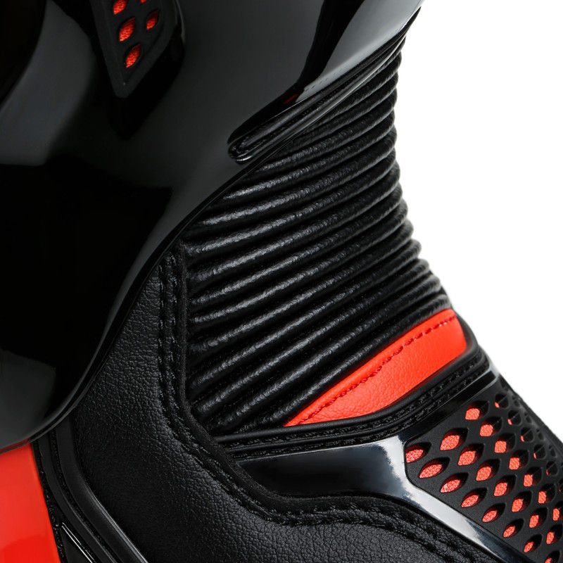Dainese / ダイネーゼ TORQUE 3 OUT ブーツ ブラック/フルオレッド | 201795227-628