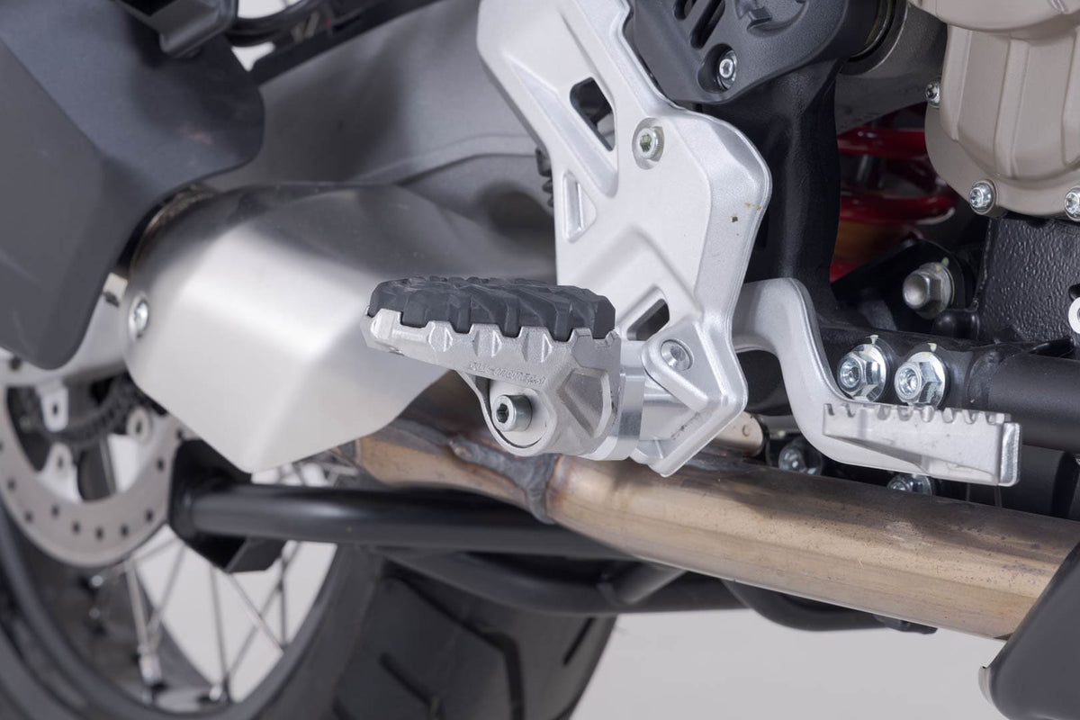 SW-MOTECH / SWモテック EVO Fußrasten-Kit Silbern/Schwarz. MV Agusta Enduro Veloce (24-). | FRS.28.112.10000