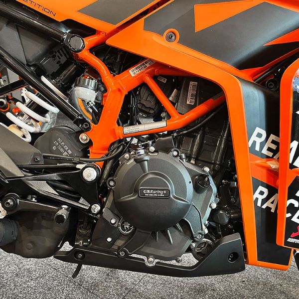 GBRacing / ジービーレーシング  Duke 390＆RC 390セカンダリエンジンカバーセット2022-2023 | EC-390-2022-Set-GBR