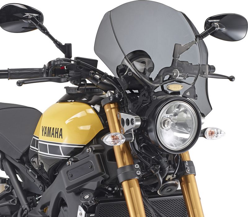 Givi / ジビ ユニバーサル（汎用） スクリーン ライトスモーク dim. HxW 35x41 cm- 取り付けキット非付属 | 140S