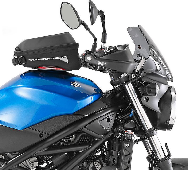 Givi / ジビ スクリーン Suzuki SV 650 16- スモーク dim. HxW 285x36 cm フィッティングキット付属 | A3111