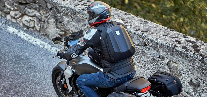 GIVI / ジビ Sport-Touring タンクバッグ Volume 22 リッター | ST606