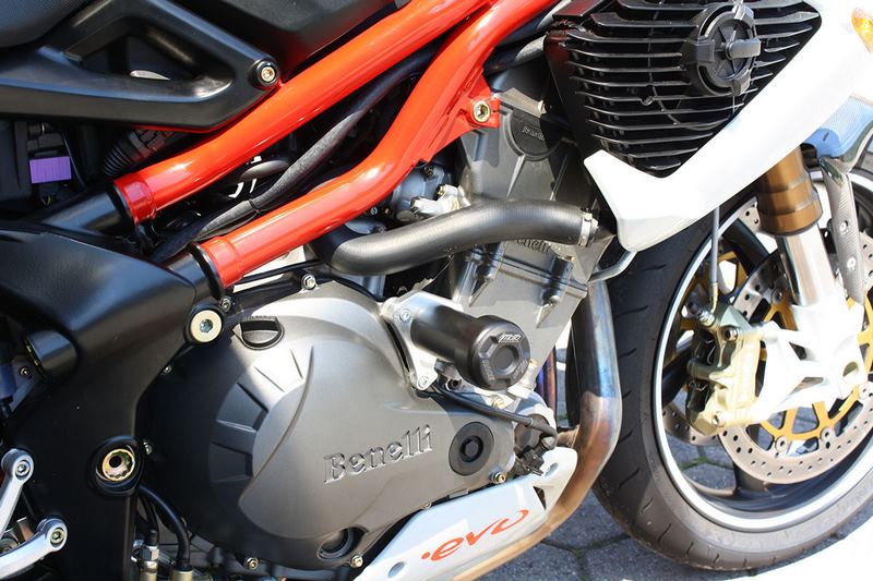 GSGモトテクニック クラッシュパッドセット マウンティングプレート ブラックアノダイズド Benelli TNT 1130 / 1130 Sport | 105490-N1-SH