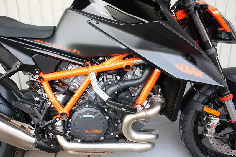 GSGモトテクニック クラッシュパッドセット Streetline アタッチメント ブラックアノダイズド KTM 1290 Super Duke R (2020 -) | 1505040-KM13-SH