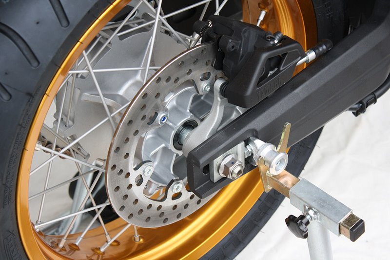GSGモトテクニック リアスタンドマウントキャリア ブラックアノダイズド Yamaha XT660X (2005 -) | 30-40-15-Y30-SH