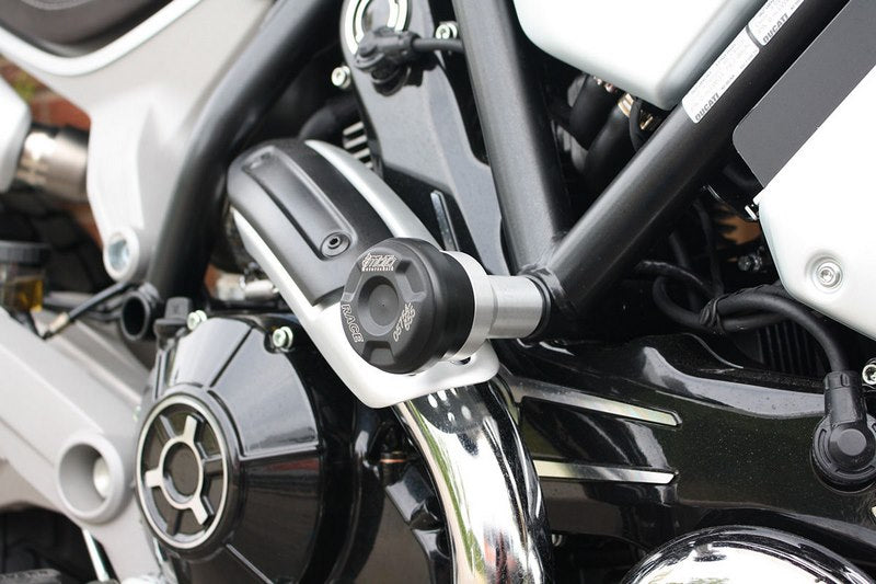GSGモトテクニック クラッシュパッドセット アダプター アルミ ブラックアノダイズド Ducati Scrambler 1100 (2018 -) | 30493-D33-SH