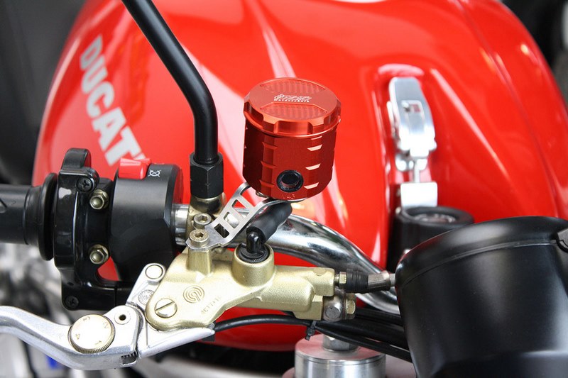 GSGモトテクニック ブレーキオイルリザーバー  フロント  Ducati モンスター 1000 S2R / RS (2006-2008) | 3999-V43-D52