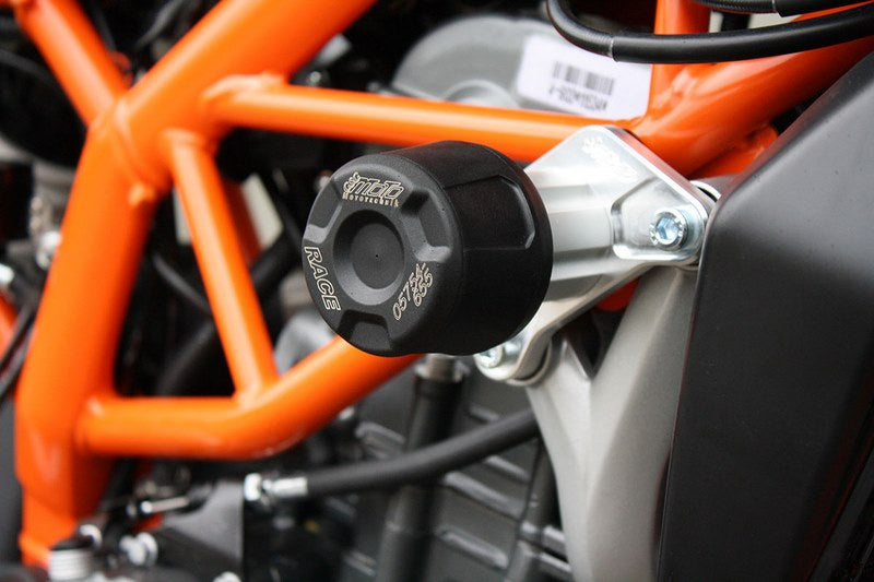 GSGモトテクニック クラッシュパッドセット マウンティングプレート ブラックアノダイズド KTM Duke 390 (2013 -) | 406025545-KM6-DS-SH