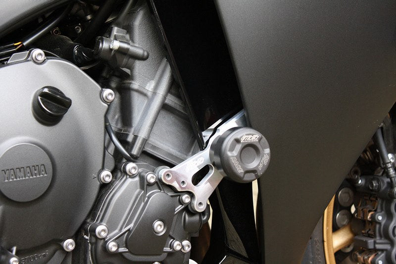 GSGモトテクニック クラッシュパッドセット マウンティングプレート ブラックアノダイズド Yamaha YZF 1000 R1 (2009-2014) | 45440-Y38-SH