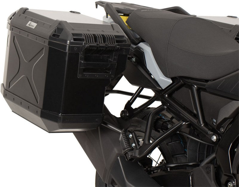 Hepco & Becker サイドキャリアカットアウトブラック インクルード エクスプローラーブラックサイドボックス Suzuki V-Strom 800 DE (2023-) | 6513548 00 01-01-40