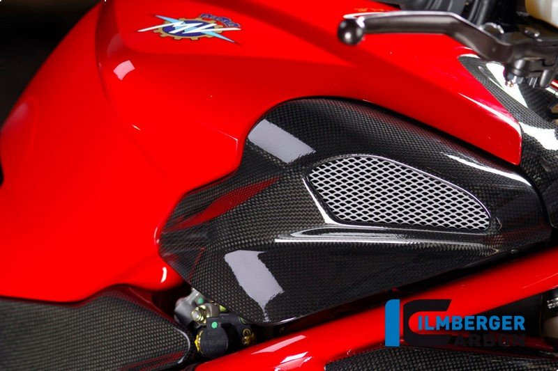 ILMBERGER / イルムバーガーカーボンパーツ エアーボックスカバー 右 カーボン - MV Agusta Brutale 750/910 | ABO.009.MVBRR.K