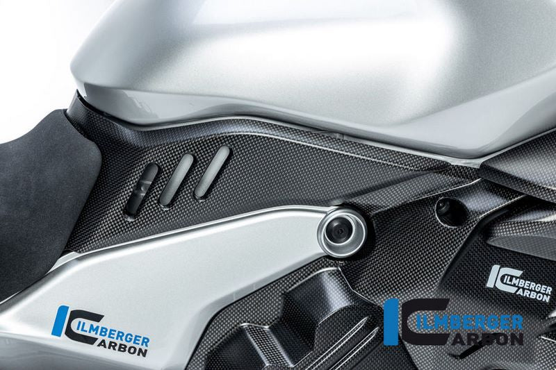 Ilmberger Carbon / イルムバーガー タンク右下カバー Ducati Diavel V4 2023 年以降 マット | ATR.108.DI23M.K
