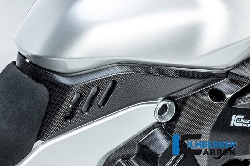 Ilmberger Carbon / イルムバーガー タンク右下カバー Ducati Diavel V4 2023 年以降 マット | ATR.108.DI23M.K