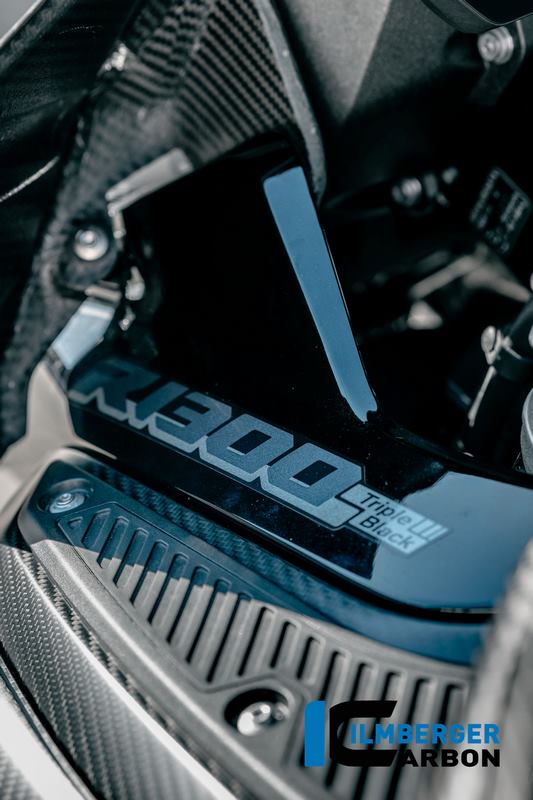 上部タンクキャップ左カーボンマット