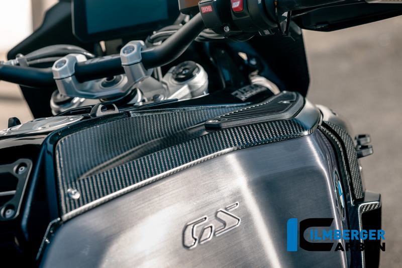 上部タンクカバー右カーボンマット