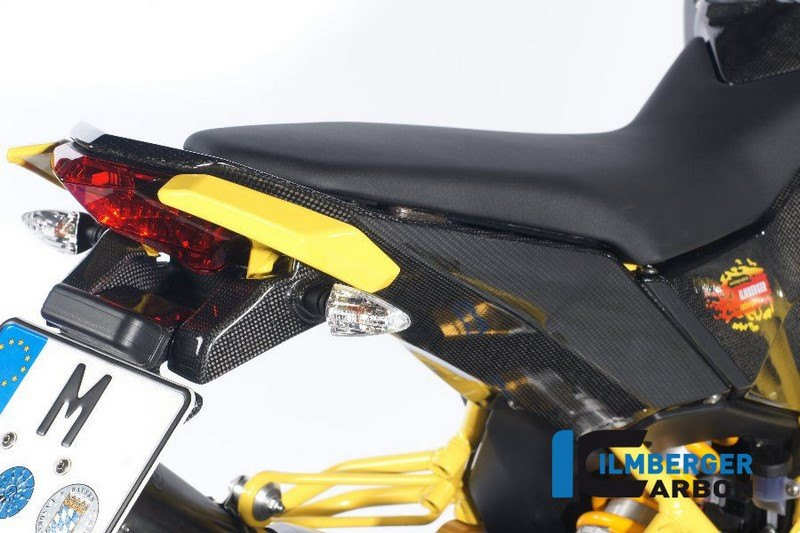 ILMBERGER / イルムバーガーカーボンパーツ フレームカバー (シート下部) - Husqvarna 900 / 900 R | RHA.010.NUDA9.K