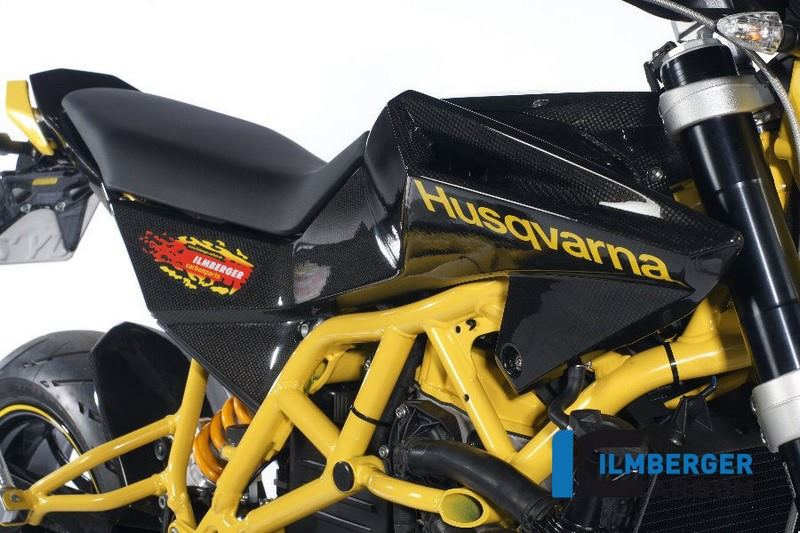 ILMBERGER / イルムバーガーカーボンパーツ フェアリングサイドパネル 右側 カーボン - Husqvarna 900 / 900 R | VSR.004.NUDA9.K