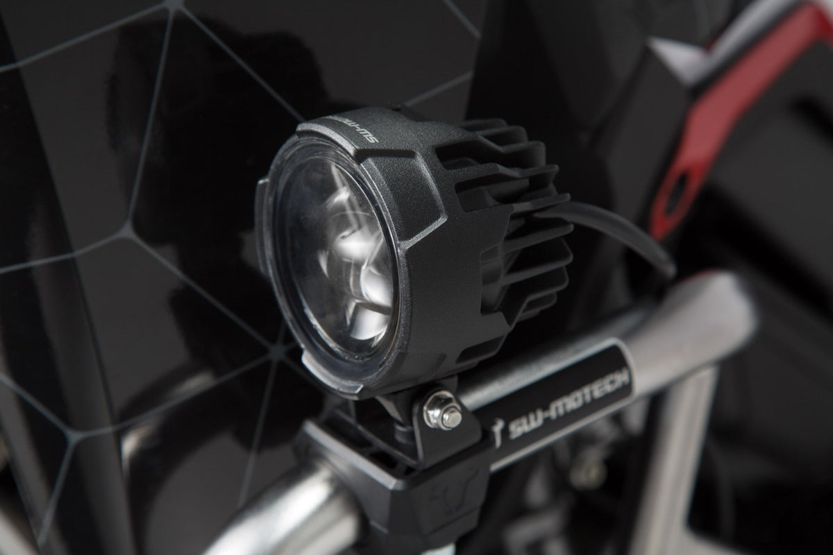 SW-MOTECH / SWモテック EVO Fernscheinwerfer-Kit Universal Schwarz. Mit Sturzbügelklemmen für Scheinwerfer. | NSW.00.004.61000/B