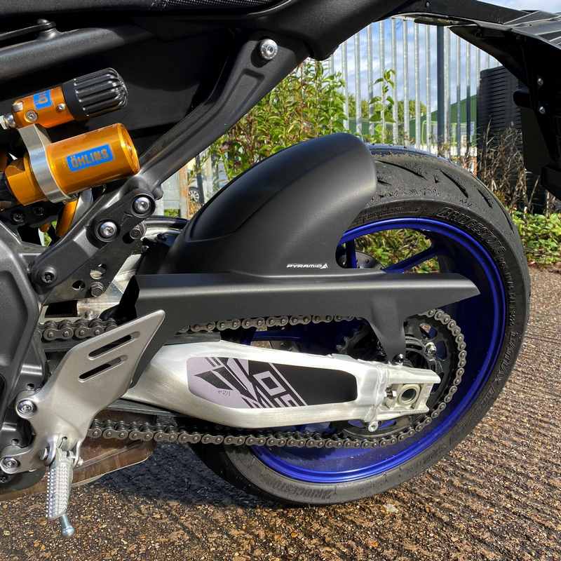 Pyramid Hugger | Matte Black | Yamaha MT-09 2021> | 072451M