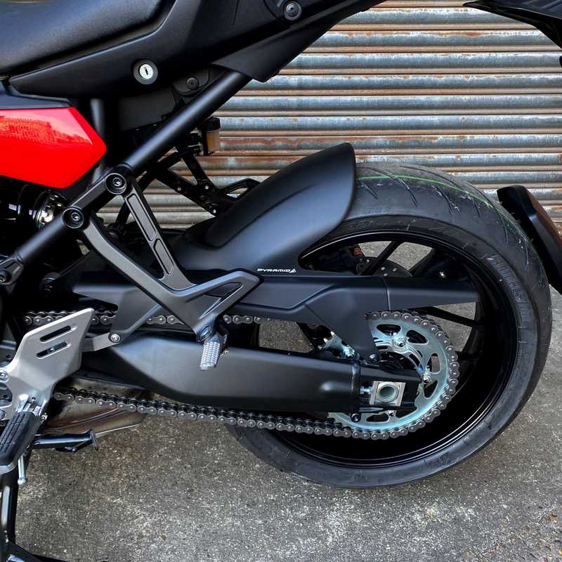 Pyramid Hugger | Matte Black | Yamaha Tracer 9 2021> | 072453M