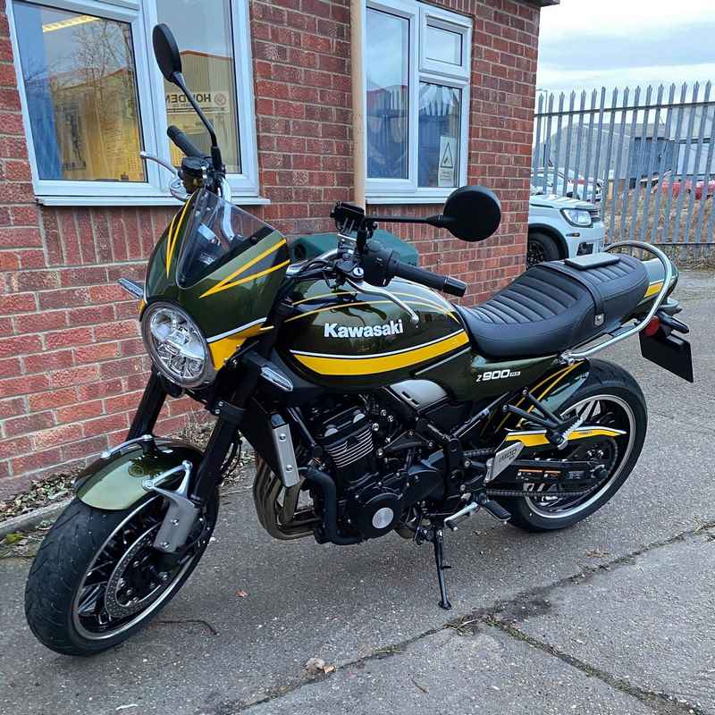Pyramid Plastics / ピラミッドプラスチック ハガー メタリックグリーン (Candytone グリーン Scheme) Kawasaki Z 900 RS 2019> | 073880Z