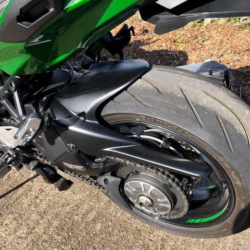 Pyramid Hugger | Matte Black | Kawasaki Ninja H2 SX 2018> | 073925M