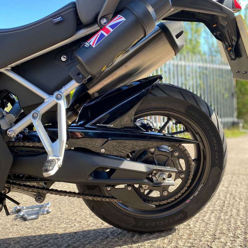 Pyramid Hugger | Graphite/Caspian Blue | Triumph Tiger 850 Sport 2021> | 076900D