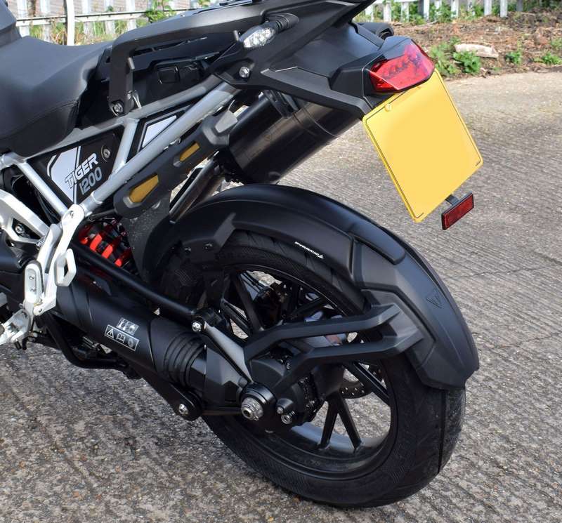 Pyramid / ピラミッド ハガー マットブラック | Triumph タイガー 1200 GT 2022- | 076995M