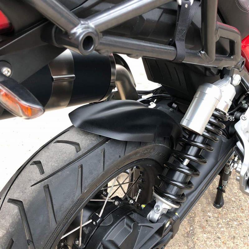 Pyramid Plastics / ピラミッドプラスチック ハガー マットブラック Moto Guzzi V85 TT 2019> | 078085M