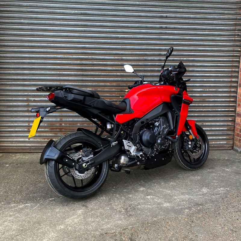 Pyramid Spray Guard | Gloss Black | Yamaha MT-09 2021> | 085203B