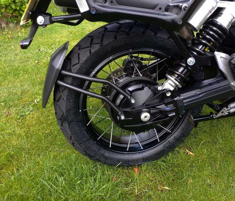 Pyramid / ピラミッド スプレーガード マットブラック | Moto Guzzi V85 TT 2019- | 085800M