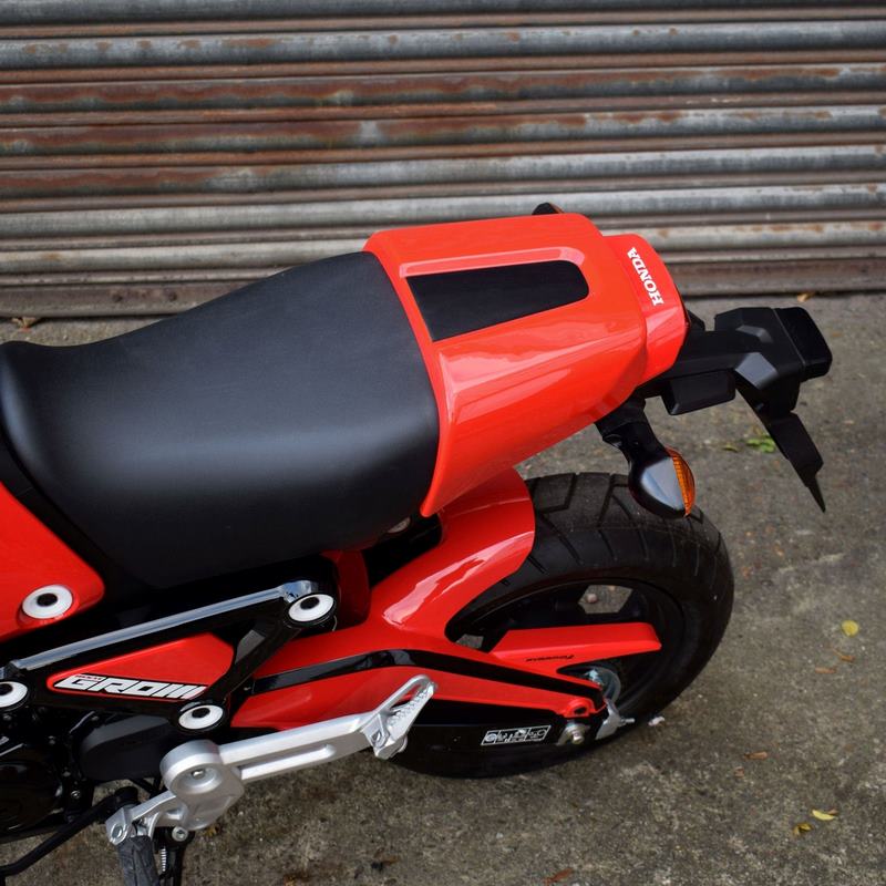 Pyramid / ピラミッド シートカウル フォースシルバーメタリック & Heavy グレーメタリック | Honda MSX 125 2021- | 11540G